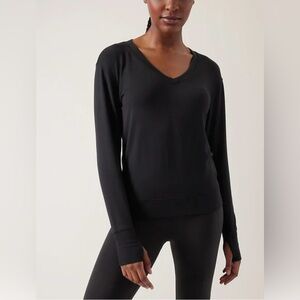 Athleta sunrise v-neck black sweatshirt medium thumbholes athletic athleisure